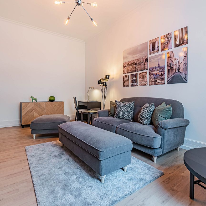 City-Residence: Zweitbezug nach Sanierung und Möblierung: Großzügige 2-Zimmer-Wohnung in bester Westendlage - Photo 1