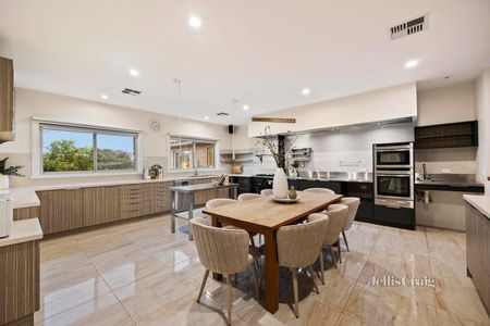 1 Auburn Grove, Croydon South - Photo 3