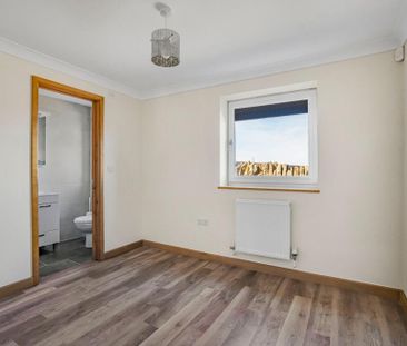 2 bedroom detached house to rent - Photo 5