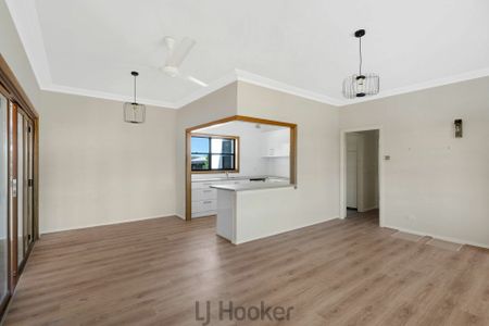 Spacious Family Home in Prime Location - Photo 2