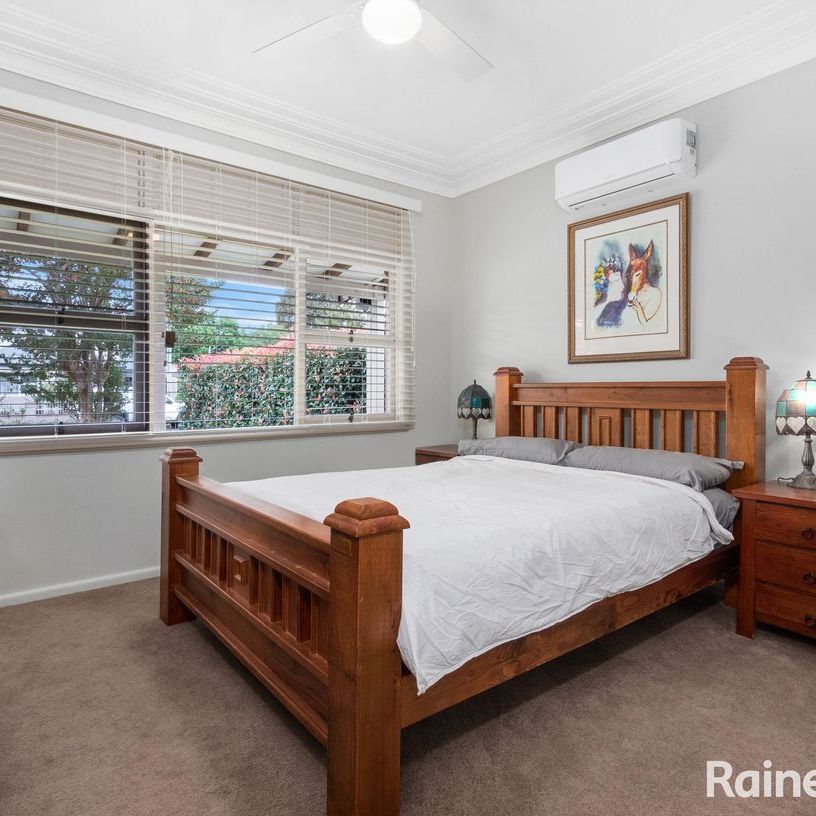 DELIGHTFUL 3BR HOME IN SUPERB LOCATION - Photo 1