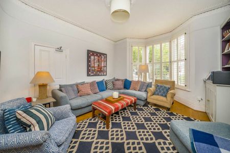 Elms Crescent - Photo 3