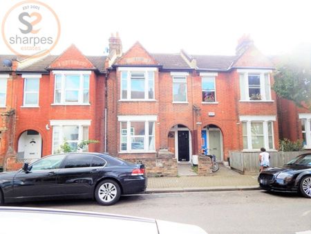 1 bedroom in a house share to rent - Photo 2