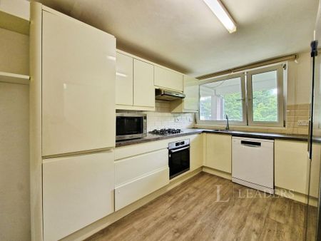 3 bedroom apartment to rent - Photo 5