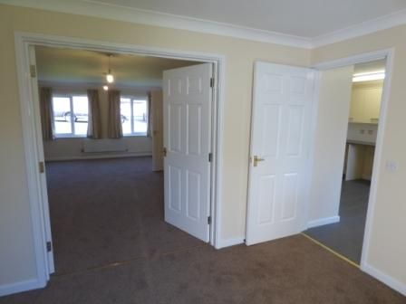 4 bedroom detached house to rent - Photo 4