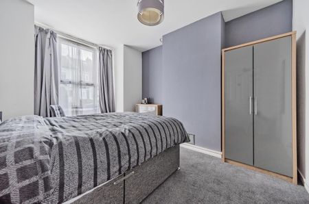 1 bedroom in a house share to rent - Photo 4