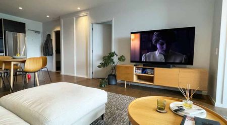 Modern 2-bed apartment with private balcony - Photo 4