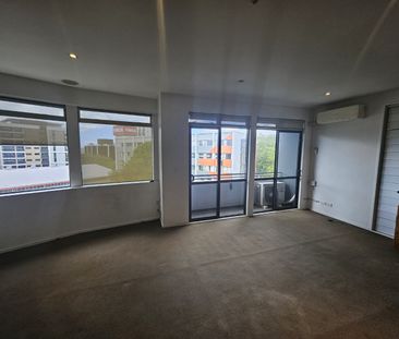 Large two bedroom unit comes with secure carpark on Pitt Street - Photo 5