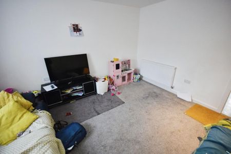 2 bedroom semi-detached house to rent - Photo 2