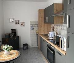 Möblierte, helle 3,5 Zimmerwohnung mit Balkon zu vermieten - Photo 1