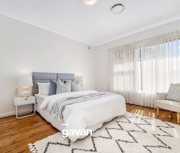 Three Bedroom Home with Swimming Pool - Photo 3