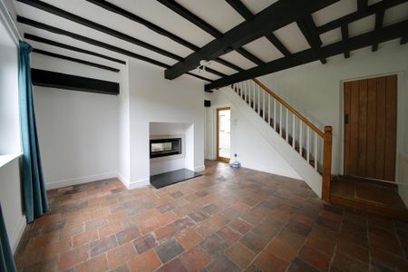 4 bedroom semi-detached house to rent - Photo 4