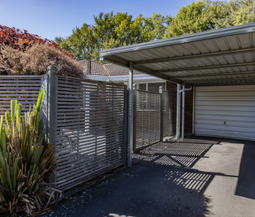 Redecorated two bedroom with garage in Redwood - Photo 6