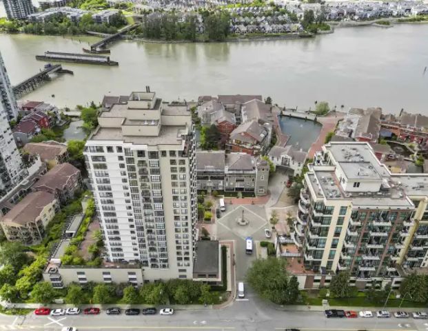 Large Executive condo + pet friendly - 2 Bedroom 2 Bath Waterfront @ the Quay | 1 Renaissance Square, New Westminster - Photo 1
