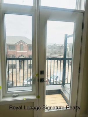 Condo Townhouse For Lease | W9244379 - Photo 1