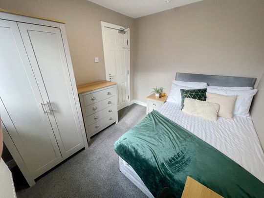 6 bedroom terraced house to rent - Photo 1