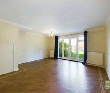 3 bedroom House in Throgmorton Road, Yateley - Photo 1