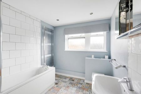 2 Bed Flat - Photo 4