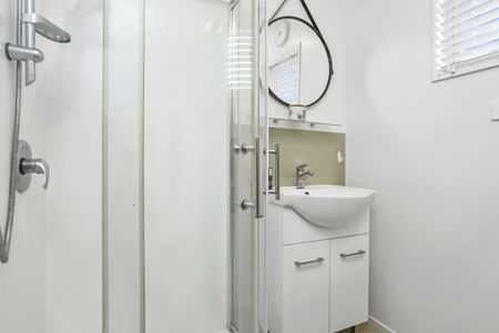 Charming two-bedroom Unit! - Photo 4