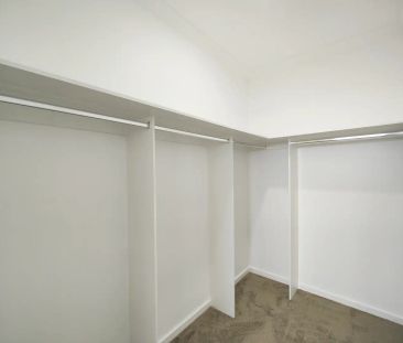 “Near New Modern Townhouse in Point Cook” - Photo 1