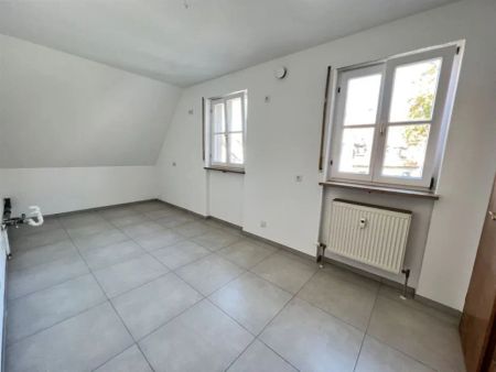 Zentrale Lage Fischbach! Freie 3-Zimmer-DG-Wohnung! TG-Stellplatz möglich! - Photo 3