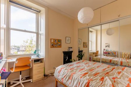 3 bedroom flat to rent - Photo 2