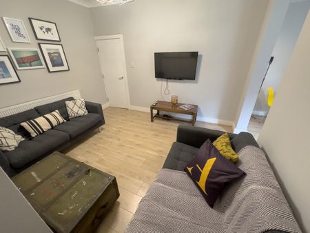 3 bedroom terraced house to rent - Photo 2