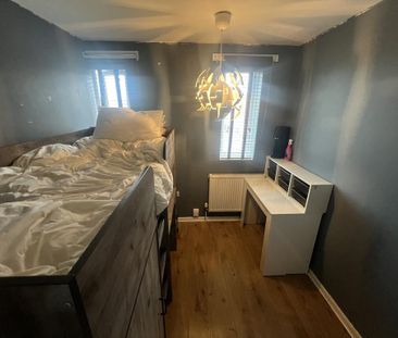 4 bedroom end of terrace house to rent - Photo 4