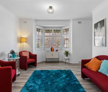 Open the Door to Easy Living in a Light-Filled Morphettville Retreat - Photo 4