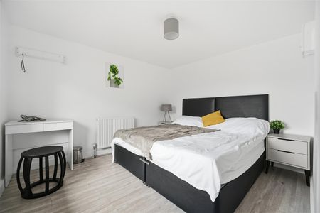 Sutton Lane, Slough - Photo 4