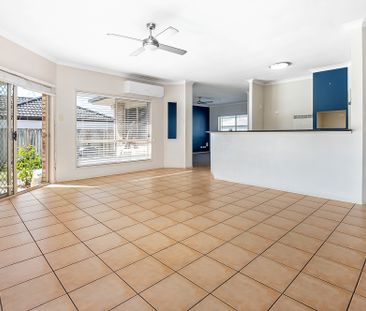 Spacious Family Living with Pool in Prime Varsity Lakes Location - Photo 3