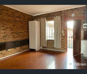 Short walk to Frankston CBD, Beach & Transport - Photo 5