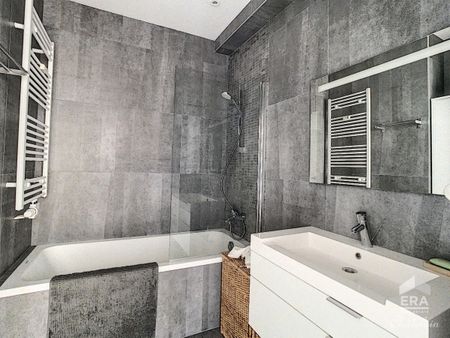 PRACHTIG GEMEUBELD 2-SLAAPKAMERAPPARTEMENT TE HUUR IN IXELLE - Photo 3