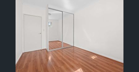 STYLISH TOP-FLOOR APARTMENT WITH HUGE BALCONIES - Photo 3