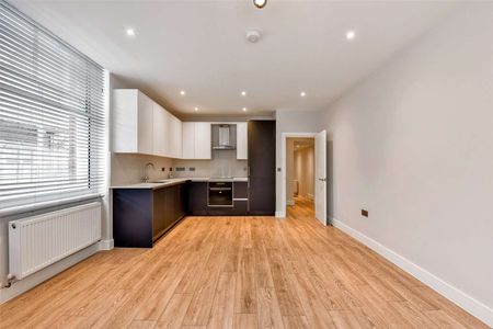 A brand new, second floor, apartment in a beautiful character building - Photo 5