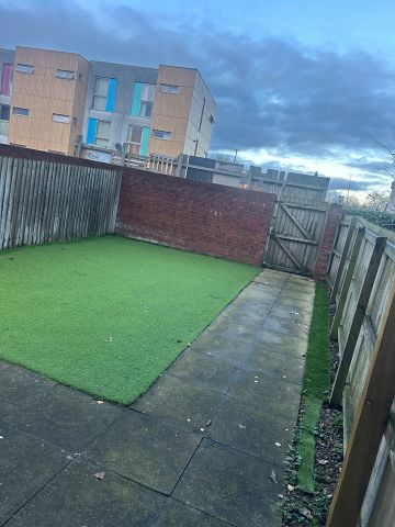 4 Bed Terraced House, Beech Mount, M9 - Photo 4