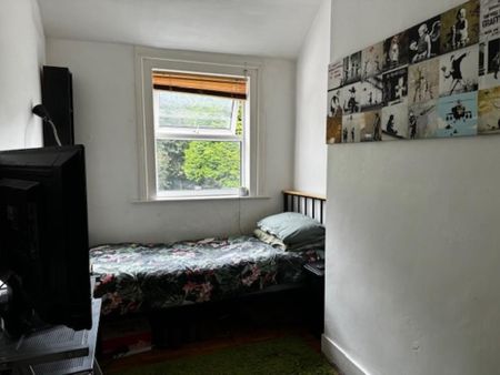 2 bedroom terraced house to rent - Photo 2