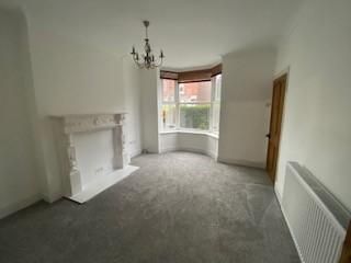 3 bedroom end of terrace house to rent - Photo 2