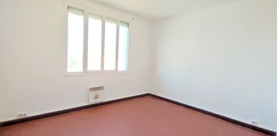 Appartement 2 pièces 35m2 MARSEILLE 15EME 495 euros - Photo 2