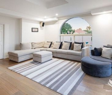 Resort Living Meets Family Comfort â A Rare Gem in Hope Island Re... - Photo 1