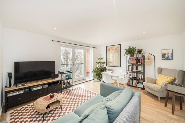 2 bedroom flat to rent - Photo 1