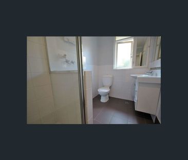 Spacious 2-Bedroom Apartment in Prime Caulfield Location - Photo 3