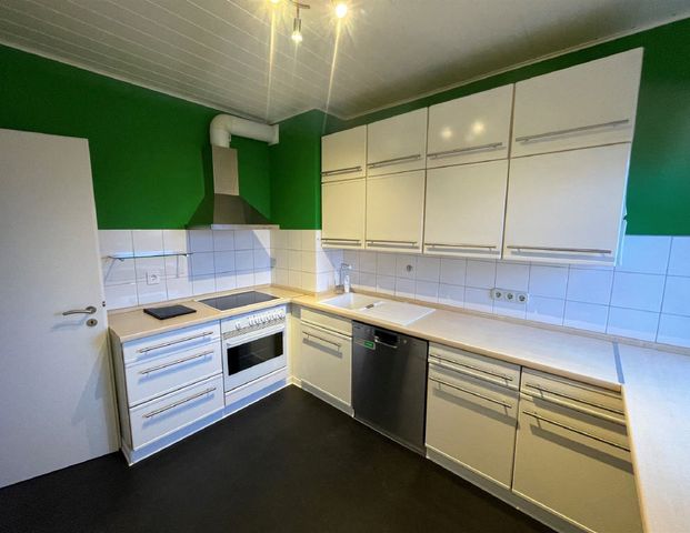 Großzügige 3-Zimmer-Wohnung mit Einbauküche in einem gepflegten 2-Familienhaus in Herringhausen - Foto 1