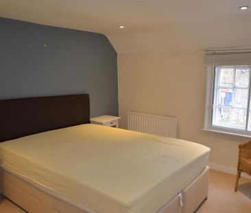2 bedroom character property to rent - Photo 6