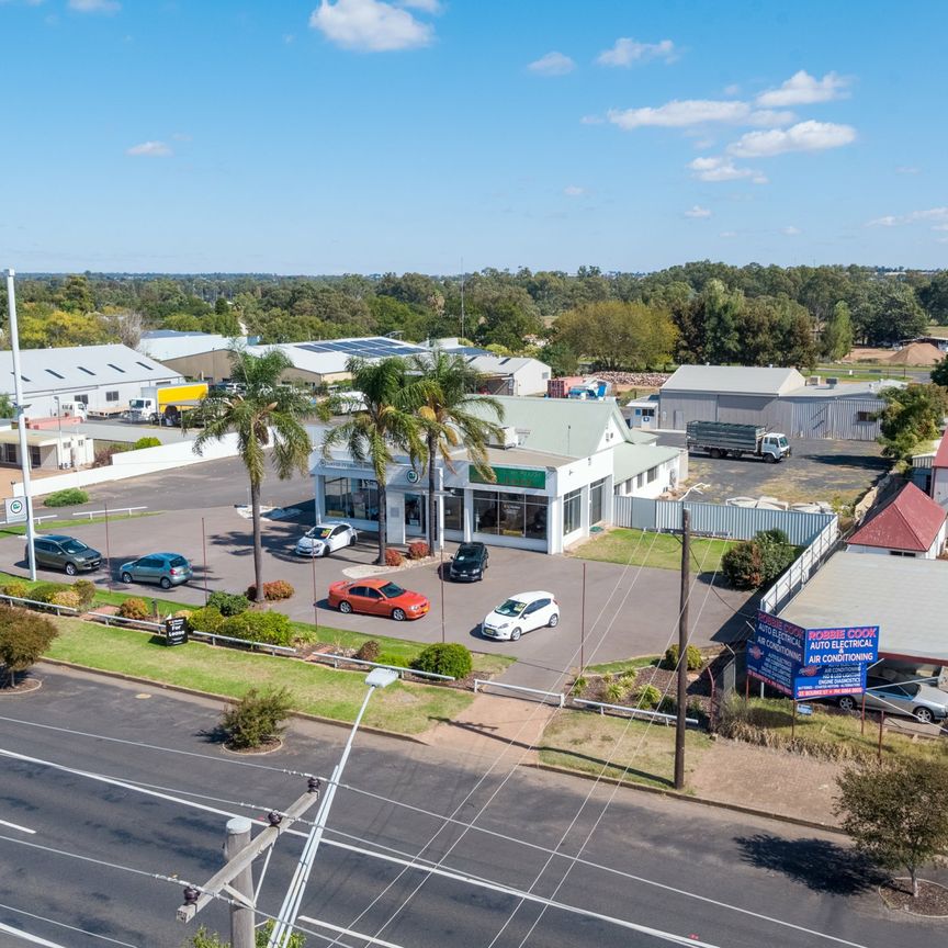 Highway Frontage Offices - Photo 2