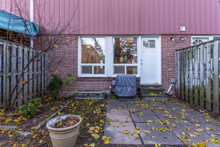 For Lease - 156 Woody Vine Way, Toronto, Ontario - Photo 4