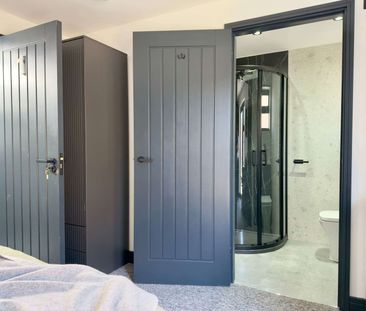 Brand-New All-Ensuite Urban Luxury House-Share - Photo 3
