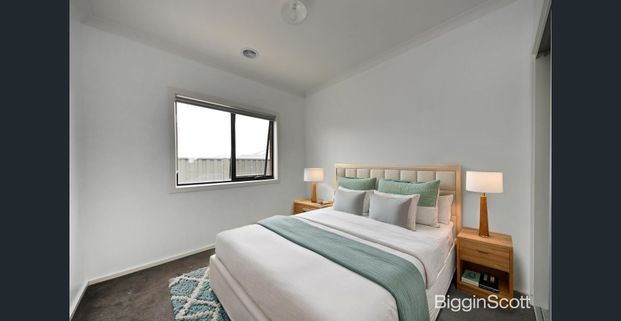 Luxury 5-Bedroom Residence Offering Comfort and Convenience - Photo 1