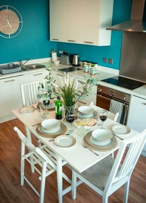 1 Bed Flat, Marco Island, NG1 - Photo 1