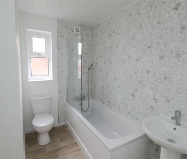 2 bedroom end of terrace house to rent - Photo 5